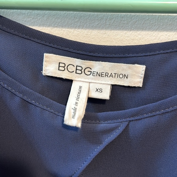BCBG tank/blouse size XS new condition - Picture 2 of 3